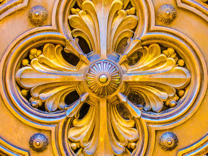 ORNAMENTO EN OCRE